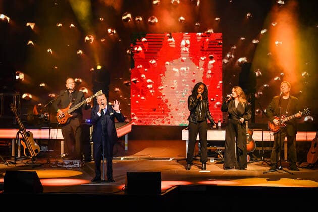 10.09.2021, xlakx, Entertainment Musik, Roland Kaiser Open Air Berlin 2021 emspor, v.l.Roland Kaiser live mit Band Open Air-Tournee 2021.Zweifelsohne gehoert das Konzert in der Berliner Waldbuehne bereits jetzt schon zu den Sommer-Favoriten der Roland Kaiser Open Air-Saison Berlin