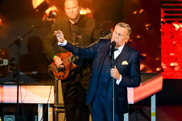10.09.2021, xlakx, Entertainment Musik, Roland Kaiser Open Air Berlin 2021 emspor, v.l.Roland Kaiser live mit Band Open Air-Tournee 2021.Zweifelsohne gehoert das Konzert in der Berliner Waldbuehne bereits jetzt schon zu den Sommer-Favoriten der Roland Kaiser Open Air-Saison Berlin