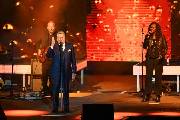 10.09.2021, xlakx, Entertainment Musik, Roland Kaiser Open Air Berlin 2021 emspor, v.l.Roland Kaiser live mit Band Open Air-Tournee 2021.Zweifelsohne gehoert das Konzert in der Berliner Waldbuehne bereits jetzt schon zu den Sommer-Favoriten der Roland Kaiser Open Air-Saison Berlin