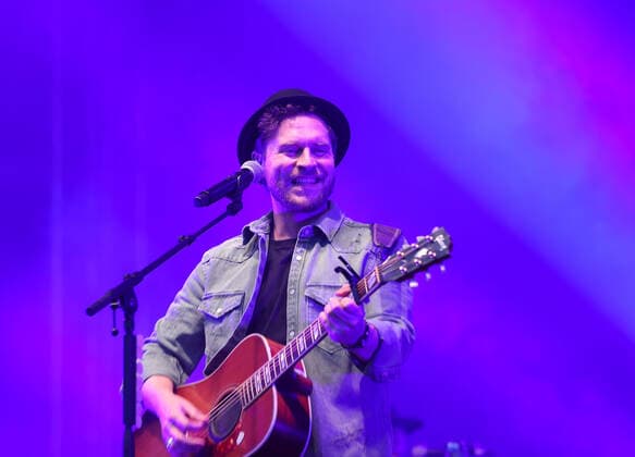 Entertainment Bilder des Tages Johannes Oerding und Band Live Konzert im rahmen von Stars am Strand Timmendorfer Strand