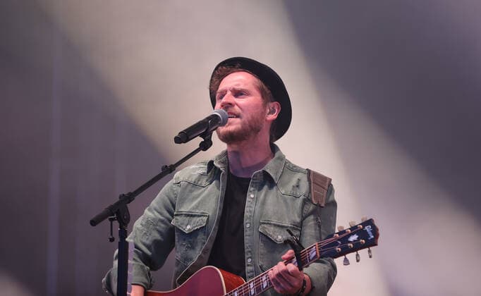 Johannes Oerding und Band Live Konzert im rahmen von Stars am Strand Timmendorfer Strand