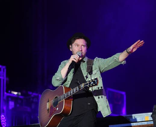 Johannes Oerding und Band Live Konzert im rahmen von Stars am Strand Timmendorfer Strand