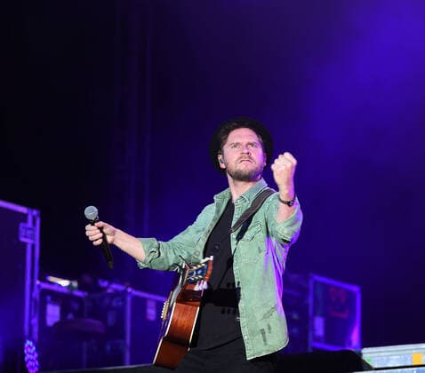 Johannes Oerding und Band Live Konzert im rahmen von Stars am Strand Timmendorfer Strand