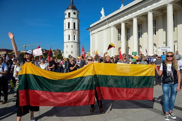 Lithuania Anti Health Pass Rally 6648057 10.09.2021 Protesters hold Lithuanian flags as they take part in a rally against a health pass championed by the centre-right government, in Vilnius, Lithuania. The demonstration has been organized by the Lithuanian Family Movement to contest restrictions on access to public venues and certain jobs for those who do not have coronavirus immunity certificates, which will go into effect on Monday. People were also marching against the Lithuanian bill recognizing same-sex civil unions and the implementation of the Istanbul Convention on preventing and combating violence against women. Valdemar Doveiko Sputnik Vilnius Lithuania  Copyright: xValdemarxDoveikox
