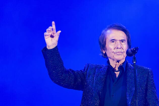 Entertainment Bilder des Tages September 10, 2021, Valencia, Spain: The Spanish singer, Raphael performs on stage on his Tour 6.0 during the Nits al Carme concerts at the City of Arts and Sciences in Valencia..Miguel Rafael Martos Sanchez, better known as Raphael (Linares, Jaà n, Spain; May 5, 1943), is a Spanish singer and actor, recognized for being one of the forerunners of the romantic ballad in Spain and in Spanish-speaking countries Valencia Spain - ZUMAs197 20210910_zaa_s197_309 Copyright: xXiscoxNavarrox