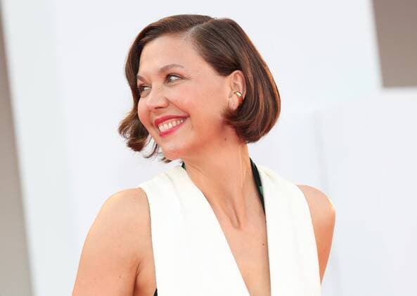 Filmfestspiele in Venedig, Preis f?rs beste Drehbuch f?r Maggie Gyllenhaal The Lost Daughter Entertainment Bilder des Tages Italy Venice Film Festival 6649100 11.09.2021 US filmmaker Maggie Gyllenhaal arrives for the awarding ceremony of the 78th annual Venice International Film Festival, in Venice, Italy. Ekaterina Chesnokova Sputnik Venice Italy  Copyright: xEkaterinaxChesnokovax