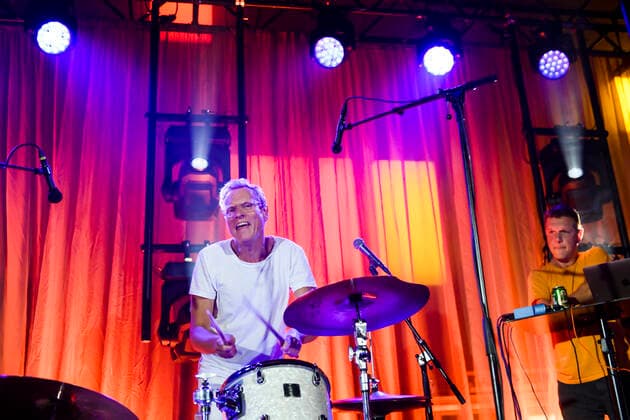 Gruppen Kalaha paa scenen under P6 BEAT Rocker Koncerthuset loerdag den 11. september 2021. For ottende gang afholder P6 radiokanalen P6 BEAT Rocker Koncerthuset, hvor det ypperligste den danske musikscene kan praestere spiller live i DR Koncerthuset. Showet er ogsaa en markering af P6 BEATs 10 aars foedselsdag.. , Copenhagen