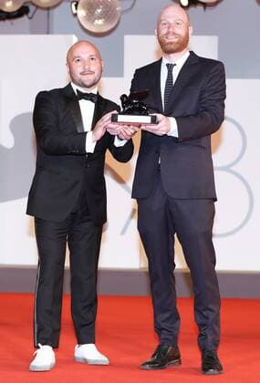 Italy Venice Film Festival 6649377 11.09.2021 Lucas Engel, right, poses with Orizzonti Award for the Best Short Film for Los Huesos (Bones) at the awards winner photocall during the 78th Venice International Film Festival, in Venice, Italy. Ekaterina Chesnokova Sputnik Venice Italy  Copyright: xEkaterinaxChesnokovax