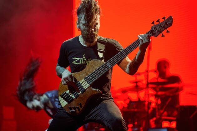 Jinjer Konzert in Moskau September 10, 2021, Moscow, Russia: Eugene Abdukhanov of Jinjer band plays a bass guitar live on stage at the 1930 Moscow. Moscow Russia - ZUMAs197 20210910_zaa_s197_535 Copyright: xMihailxSiergiejeviczx