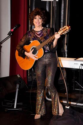 Cornelia Corba mit ihrer Konzertshow Die Schwabinger Gisela im Kleinen Theater. Haar, 11.09.2021