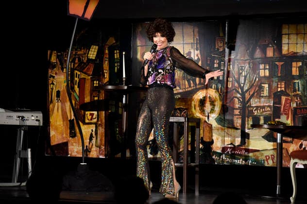 Cornelia Corba mit ihrer Konzertshow Die Schwabinger Gisela im Kleinen Theater. Haar, 11.09.2021