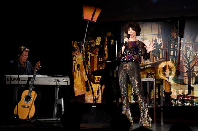 Cornelia Corba mit ihrer Konzertshow Die Schwabinger Gisela im Kleinen Theater. Haar, 11.09.2021