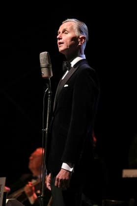 Max Raabe & Palast Orchester live mit dem Programm Guten Tag, liebes Glück - Open Air 2021 auf dem Hof der Kulturbrauerei. Görlitz, 11.09.2021