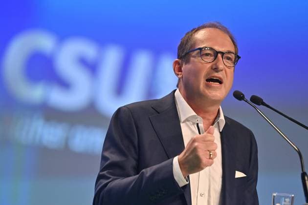 Alexander DOBRINDT (Vorsitzender der CSU-Landesgruppe im Deutschen Bundestag) bei seiner Rede,Gestik, Einzelbild,angeschnittenes Einzelmotiv,Portraet,Portrait,Porträt CSU Parteitag 2021 am 10. und 11.09.2021 Messe Nuernberg.