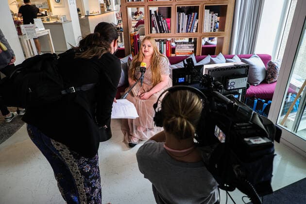 12.09.2021. Düsseldorf. Casting: Plus Size Model für Fräulein Kurvig – Kalender 2022. Mehr als 2800 Bewerbungen sind in den vergangenen Monaten über die Fräulein Kurvig-Homepage eingegangen. Eine Auswahl von 50 Bewerbern innen werden in das Fashionhotel Indigo nach Düsseldorf eingeladen, um dort einen einzigartigen Tag beim Fräulein Kurvig-Casting zu erleben. Es werden 12 Kandidaten:innen als Models für den Kalender ausgesucht. Gleichzeitig haben die Castinggewinner die Chance auf einen Modelvertrag mit den renommierten Agenturen MOS (Nürnberg) und Fräulein Kurvig – Die Agentur (Düsseldorf). Düsseldorf Fashionhotel Indigo Nordrhein-Westfalen Deutschland