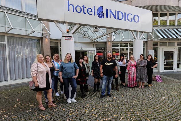 12.09.2021. Düsseldorf. Casting: Plus Size Model für Fräulein Kurvig – Kalender 2022. Mehr als 2800 Bewerbungen sind in den vergangenen Monaten über die Fräulein Kurvig-Homepage eingegangen. Eine Auswahl von 50 Bewerbern innen werden in das Fashionhotel Indigo nach Düsseldorf eingeladen, um dort einen einzigartigen Tag beim Fräulein Kurvig-Casting zu erleben. Es werden 12 Kandidaten:innen als Models für den Kalender ausgesucht. Gleichzeitig haben die Castinggewinner die Chance auf einen Modelvertrag mit den renommierten Agenturen MOS (Nürnberg) und Fräulein Kurvig – Die Agentur (Düsseldorf). Düsseldorf Fashionhotel Indigo Nordrhein-Westfalen Deutschland