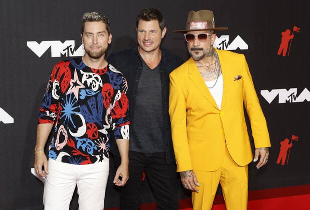 Singer Nick Lachey (center) arrives on the red carpet with Backstreet Boys AJ McLean (right) and Lance Bass at the 38th annual MTV Video Music Awards at Barclays Center in New York City on Sunday, September 12, 2021.  NYP20210912150 JOHNxANGELILLO