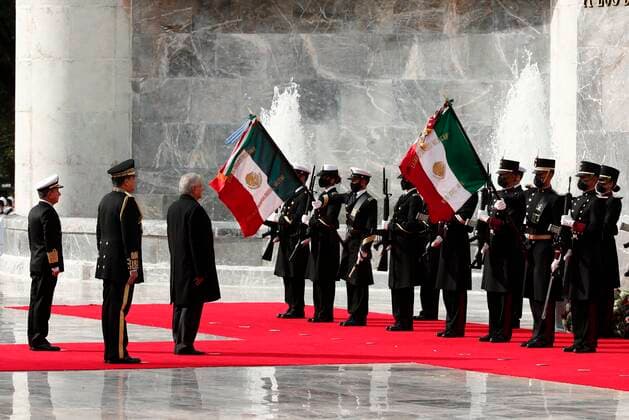 News Bilder des Tages Mexiko, Ninos Heroes Gedenken in Mexiko-Stadt President Andres Manuel Lopez Obrador, salutes the flag of Mexico, at the Altar a la Patria in Mexico City, Mexico, 13 September 2021.Lopez Obrador headed this Monday the commemoration of the 174th anniversary of the deed de los Ninos Heroes, where he was accompanied by his wife and important figures of his cabinet. EFE José Méndez Lopez Obrador leads commemoration of the Ninos Héroes in Mexico !ACHTUNG: NUR REDAKTIONELLE NUTZUNG!  Copyright: xJoséxMéndezx MEX1334 20210913-b5769a6df0b0f52d29fa981cf34fcff893c84f7c