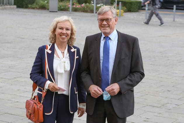 Hannover, Niedersächsischer Staatspreis 2020 Verleihung in der Staatsoper, der Preis geht an die Unternehmerin Edith Bischof und den Pianisten Igor LevitDer Niedersächsische Staatspreis für das Jahr 2020 (SIC!) geht je zur Hälfte an die Unternehmerin Edith Bischof und den Pianisten Igor Levit. Die Laudatio auf Edith Bischof hält Elke Büdenbender ( Frau unseres Bundespräsidenten, die Laudatio auf Igor Levit der Journalist und Moderator Jo Schück, unter den Gästen, Prof, Axel Haverich, mit Ehefrau Meike,