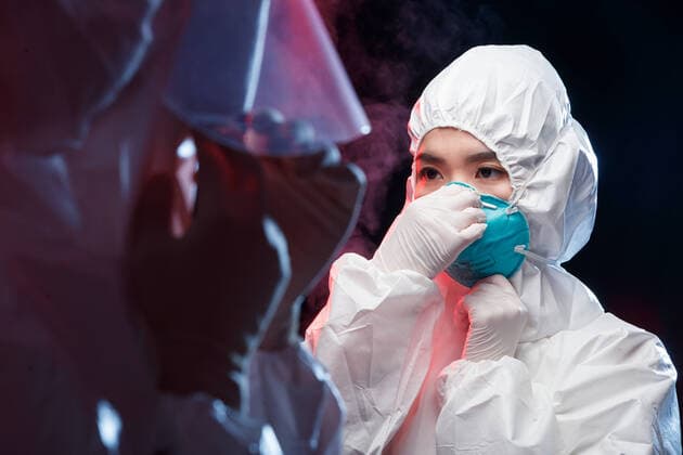 IMAGO Creative: NGO, Rehabilitation und Gesundheitswesen Adjust the mask of medical personnel China, 03 02 2021, model released, Copyright: xViewxStockx, Ref:cpmh-227435f07w.jpg, Medical Supplies,Sheltering,Doctor,Asia,Asian and Indian Ethnicities,East Asia,Oriental Ethnicity,china,Chinese Ethnicity,People,Adult,Young Adult,Women,Men,Two People,Hospital,Indoors,Nurse,Standing,Mask,Protective Workwear,Adjusting,Medical Occupation,Reliability,Wellbeing,Service,Responsibility,Security,Risk,Confidence,Dedication,Surgical Glove,epidemic situation,Teamwork,Smog,Virus,Pollution,Color Image,Photography,Horizontal,Looking Away,Black Background,Selective Focus,20-25 Years,25-29 Years Copyright: xViewxStockx