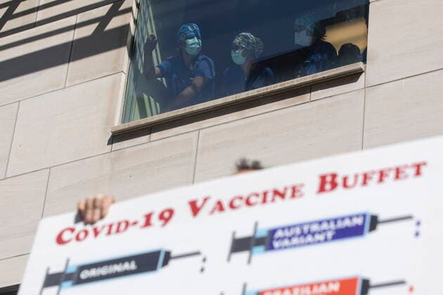 September 13, 2021, Toronto, ON, Canada: Healthcare workers watch from as window as demonstrators gather outside Toronto General Hospital, on Monday September 13, 2021, to protest against COVID-19 vaccines, COVID-19 vaccine passports and COVID-19 related restrictions. Toronto Canada  - ZUMAc35_ 20210913_zaf_c35_004 Copyright: xChrisxYoungx