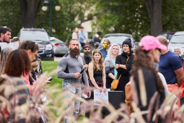 September 13, 2021, Winnipeg, mb, Canada: Protest organizer Shaun Zimmer (grey shirt) speaks to a crowd of protesters that marched from the Manitoba Legislative Building to City Hall in Winnipeg on Monday, September 13, 2021. A group that calls themselves Canadian Frontline Nurses organized protests in all Canadian Provinces Monday. Winnipeg Canada  - ZUMAc35_ 20210913_zaf_c35_031 Copyright: xDavidxLipnowskix