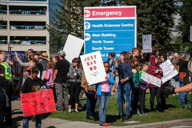 September 13, 2021, Calgary, ab, Canada: Protesters gather at the Foothills Hospital to oppose COVID-19 related public health measures in Calgary, Alta., Monday, Sept. 13, 2021. Calgary Canada  - ZUMAc35_ 20210913_zaf_c35_057 Copyright: xJeffxMcintoshx
