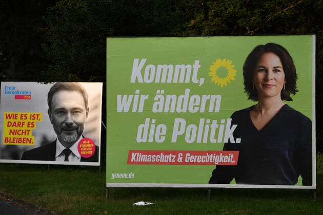 KÖLN 13.09.2021, Wahlkampf, Wahlkampfplakat, Bundestagwahl, Christian Lindner FDP, Annalena Baerbock, Die Grünen, Wahlplakate