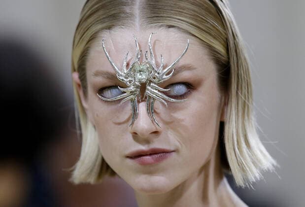 Entertainment Themen der Woche KW37 Hunter Schafer arrives on the red carpet for The Met Gala at The Metropolitan Museum of Art celebrating the opening of In America: A Lexicon of Fashion in New York City on Monday, September 13, 2021.  NYP20210913305 JOHNxANGELILLO