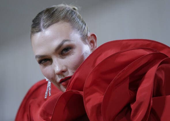 Karlie Kloss arrives on the red carpet for The Met Gala at The Metropolitan Museum of Art celebrating the opening of In America: A Lexicon of Fashion in New York City on Monday, September 13, 2021.  NYP20210913400 JOHNxANGELILLO