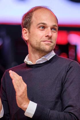 Raoul Roßmann bei der Scheckübergabe vor dem Max Giesinger Charitykonzert im Rahmen der Konzertreihe Back on Stage auf der Gilde Parkbühne. Hannover, 13.09.2021