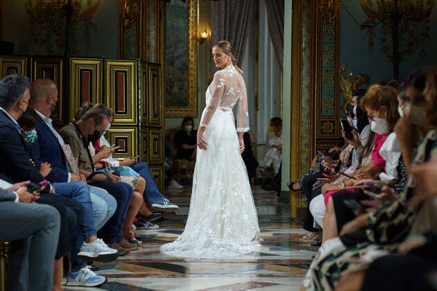 Bilder des Jahres 2021, Entertainment 09 September Entertainment Themen der Woche KW37 Entertainment Bilder des Tages September 14, 2021, Madrid, Spain: A model walks the Atelier Couture runway showcasing creations from designer Silvia Fernandez bridal collection during the Madrid Fashion Week at the Palacio de Santona. Madrid Spain - ZUMAs197 20210914_zaa_s197_072 Copyright: xAtilanoxGarciax