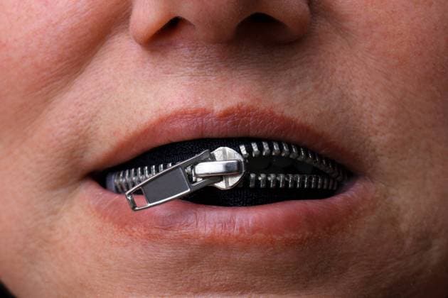 zensur,stumm,unterdrückung,redeverbot,zensiert,zensierung,zensierungen,zensuren,unterdrücken,mundtot,sprechverbot *** censorship,mute,suppression,speech ban,censorships,mutes,suppressions,forbidden,speech bans h1x-gph ,model released, Symbolfoto