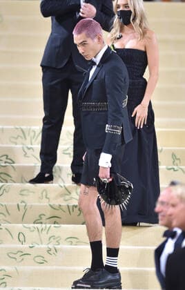 NEW YORK, NEW YORK - SEPTEMBER 13: Evan Mock at the 2021 Met Gala benefit In America: A Lexicon of Fashion at Metropolitan Museum of Art on September 13, 2021 in New York City. Copyright: xJohnxPalmerx