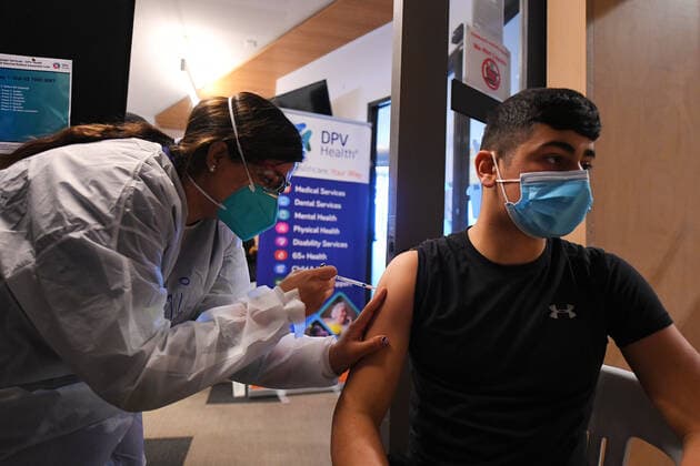 VICTORIA CORONAVIRUS COVID19, Healthcare worker Simi Kandra (left) administers a Covid19 vaccine for Omar Khodr at a pop-up Covid19 vaccination clinic in Broadmeadows, Melbourne, Wednesday, September 15, 2021. Victoria s long-awaited roadmap out of lockdown will be released on Sunday, the premier has confirmed, as a man in his 20s became one of the state s latest COVID-19 victims. ( NO ARCHIVING, EDITORIAL USE ONLY, NO USE IN BOOKS WITHOUT CONSENT MELBOURNE VIC AUSTRALIA  Copyright: xJAMESxROSSx 20210915001576354335