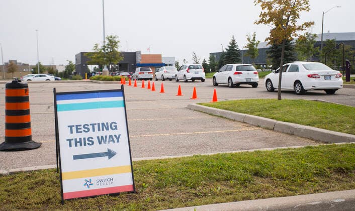 (210914) -- MISSISSAUGA (CANADA), Sept. 14, 2021 -- People wait in their vehicles to have COVID-19 tests at a drive-thru COVID-19 testing center in Mississauga, Ontario, Canada, on Sept. 14, 2021. Canada s cumulative COVID-19 cases surpassed 1,550,000 as of Tuesday afternoon, with the total hitting 1,553,007, including 27,252 deaths, according to CTV. (Photo by Xinhua) CANADA-ONTARIO-MISSISSAUGA-COVID-19-CASES ZouxZheng