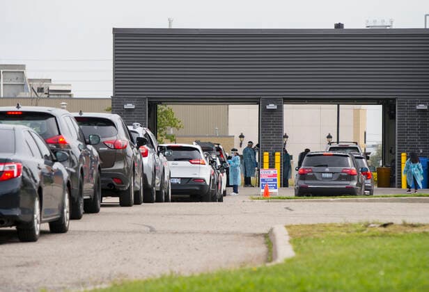 (210914) -- MISSISSAUGA (CANADA), Sept. 14, 2021 -- People wait in their vehicles to have COVID-19 tests at a drive-thru COVID-19 testing center in Mississauga, Ontario, Canada, on Sept. 14, 2021. Canada s cumulative COVID-19 cases surpassed 1,550,000 as of Tuesday afternoon, with the total hitting 1,553,007, including 27,252 deaths, according to CTV. (Photo by Xinhua) CANADA-ONTARIO-MISSISSAUGA-COVID-19-CASES ZouxZheng
