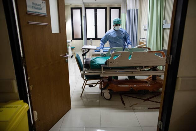 September 15, 2021, Tangerang Selatan, Banten, Indonesia: South Tangerang, Banten, Indonesia, September 15, 2021: The atmosphere of the Emergency Room of the South Tangerang Regional General Hospital, Banten, Indonesia, which is empty of COVID-19 patients. After almost 3 months of lock down, COVID-19 cases in Indonesia have begun to be controlled and have decreased drastically. Tangerang Selatan Indonesia - ZUMAh128 20210915_zap_h128_008 Copyright: xDonalxHusnix