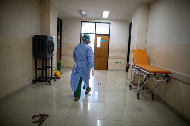 September 15, 2021, Tangerang Selatan, Banten, Indonesia: South Tangerang, Banten, Indonesia, September 15, 2021: The atmosphere of the Emergency Room of the South Tangerang Regional General Hospital, Banten, Indonesia, which is empty of COVID-19 patients. After almost 3 months of lock down, COVID-19 cases in Indonesia have begun to be controlled and have decreased drastically. Tangerang Selatan Indonesia - ZUMAh128 20210915_zap_h128_009 Copyright: xDonalxHusnix