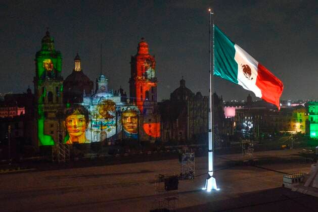 A picture taken showing the projection of a video with mapping technology over the Cathedral during the ceremony of the 211th anniversary of the Cry of Independence, today, in Mexico City, Mexico, 15 September 2021. The president of Mexico, Andres Manuel Lopez Obrador, celebrated this Wednesday the Cry of Independence for the second consecutive year without the presence of citizens in the Zocalo capital due to the covid-19 pandemic. Mexico celebrates Cry of Independence without citizens in the square due to covid !ACHTUNG: NUR REDAKTIONELLE NUTZUNG!  Copyright: xMarioxGuzmanx MEX1621 20210916-7f8c968c66d2fd5a4d7a5db204518bd9d8be8ba0