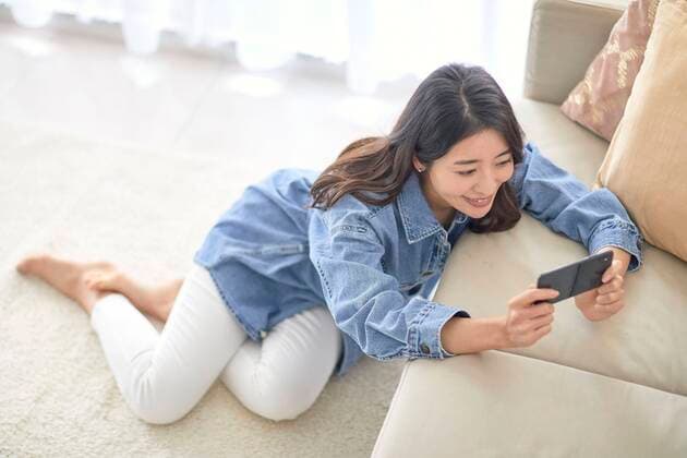 Japanese woman enjoying time at home 159138553  (159138553) ,model released, Symbolfoto ,property released