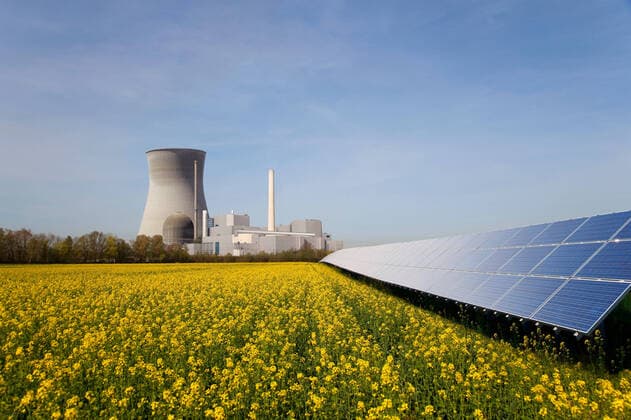 IMAGO Nature: Unsere Erde, Energiequellen, Kernenergie Solar plant and atomic power station, 01.10.2011, Copyright: xHengleinxandxSteetsx copy space,contrasting,future,responsibility,development,growth,progress,nature,flower,blooming,preserved,outdoors,rural,spring season,summer,day,energy,alternative energy,environmental issue,environment,environmental conservation,global warming,renewable energy,solar energy panel,nobody,blue sky,change,field,sustainability,nuclear reactor,green technology,Change,Contrasts,Development,Energy,Growth,Progress,Responsibility,Time,Future,No People,Preserved,Copy Space,Plant Part,Flower,Solar Panel,Nuclear Reactor,Symbol,Orthographic Symbol,Numeral,Field,Sky,Clear Sky,Non-Urban Scene,Rural Scene,Outdoors,Summer,Day,Environment,Environment Issues,Global Warming, Ref:32has0001rf