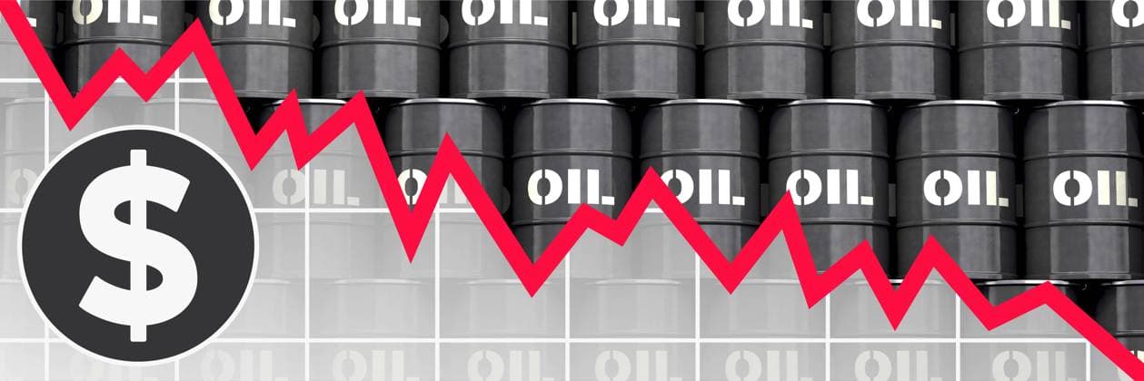 Sinkender Ölpreis Fallender Graph vor Ölfässern. *** Falling oil price Falling graph in front of oil barrels