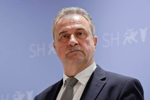16.09.2021, Berlin, Deutschland - Pressekonferenz: DB und GDL einigen sich auf Tarifkompromiss. Die Deutsche Bahn, DB und die Gewerkschaft Deutscher Lokomotivfuehrer, GDL haben sich auf einen Tarifabschluss verstaendigt. Damit ist der Tarifkonflikt mit der GDL beigelegt. Der Tarifvertrag hat eine lange Laufzeit von 32 Monaten bis Oktober 2023. Foto: Claus Weselsky, Bundesvorsitzender der Gewerkschaft Deutscher Lokomotivfuehrer, GDL. *** 16 09 2021, Berlin, Germany Press conference DB and GDL agree on wage compromise Deutsche Bahn, DB, and the union of German locomotive drivers, GDL, have agreed on a wage settlement This settles the wage dispute with the GDL The wage agreement has a long term of 32 months until October 2023 Photo Claus Wesel
