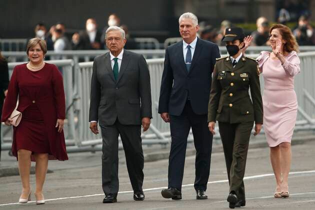 The president of Cuba, Miguel Diaz-Canel, special guest, and the president of Mexico, Andres Manuel Lopez Obrador (R), together with their wives, respectively Lis Cuesta Peraza (L), and Beatriz Gutierrez Muller (R), participate in the military parade of the 211th Anniversary of the Independence of Mexico, today, in the Zocalo of Mexico City, Mexico 16 September 2021. 211 anniversary of the independence of Mexico !ACHTUNG: NUR REDAKTIONELLE NUTZUNG! Copyright: xJoséxMéndezx MEX1626 20210916-f4206750aba3107c9b41c23fbf5e2057e876d36d