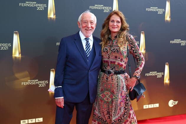 Entertainment Bilder des Tages Dieter Hallervorden und Christiane Zander bei der Ankunft zur Deutscher Fernsehpreis Verleihung am 16.09.2021 in Köln Deutscher Fernsehpreis Verleihung 2021 in Koeln