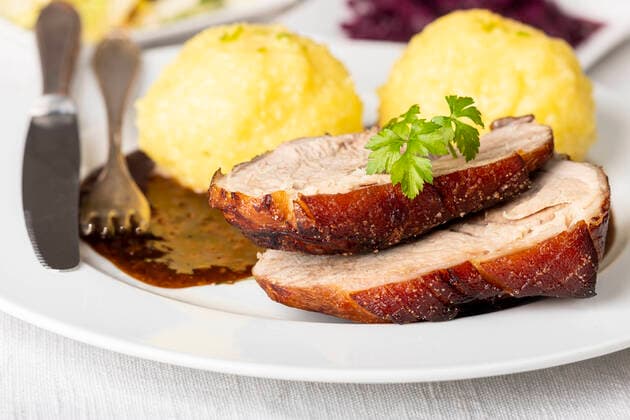 schweinebraten,kruste,mittagessen,braten,schweinefleisch,schweinsbraten,mahlzeit,mahlzeiten *** roast pork,crust,lunch,roast porks,crusts,lunch time jb1-ncj