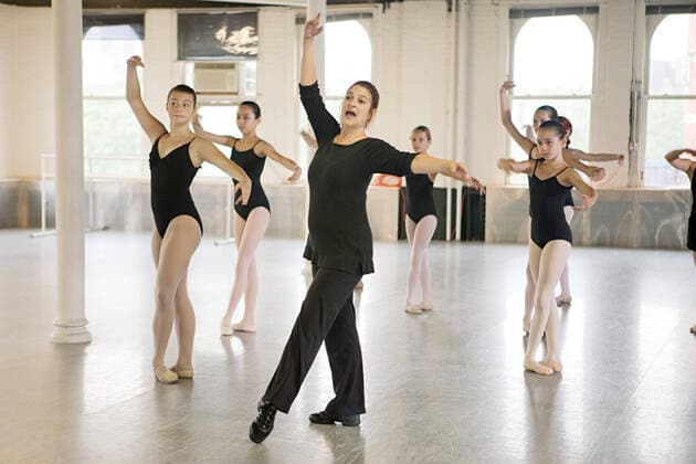 IMAGO Creative: Lokalhelden - Jugendsportbildung Teacher and ballet dancers, 25.10.2010, Copyright: xCareyxKirkellax, model released, wearing,ballet dancing,learning,teaching,full length,guidance,leadership,togetherness,unity,45 to 49 years,10 to 11 years,12 to 13 years,16 to 17 years,caucasian ethnicity,hispanic ethnicity,female,girl,teenage girl,woman,mature woman,medium group of people,teacher,ballet dancer,indoors,leotard,tights,arms raised,only female,ballet school,Cross-Media,November 2010 Release,synchronized,dance class,dance studio,Gesturing,Arms Raised,Physical Activity,Dancing,Traditional Dancing,Ballet Dancing,Teaching,Thinking,Learning,Caucasian Ethnicity,Mature Adult,45-49 Years,Pre-Adolescent Child,10-11 Years,12-13 Years,Teenager,Late Teens,16-17 Years,Female,Women,Girl Ref:IS098UP0A