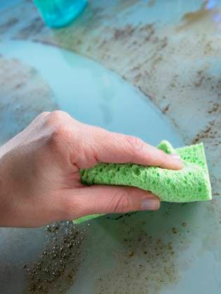 reinigen,putzen,säubern,reinigung,säuberung *** cleaning,clean,clean up,purgation,purge,purification,cleans,pure l62-5uw ,model released, Symbolfoto