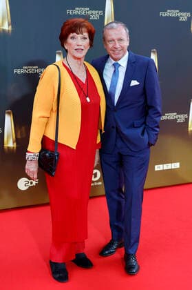 Regina Ziegler mit Begleitung bei der Verleihung des Deutschen Fernsehpreises 2021 im Tanzbrunnen. Köln, 16.09.2021